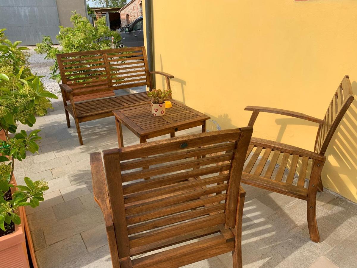 La Nana Gialla Guest house *